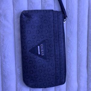 guess‎ wrislet